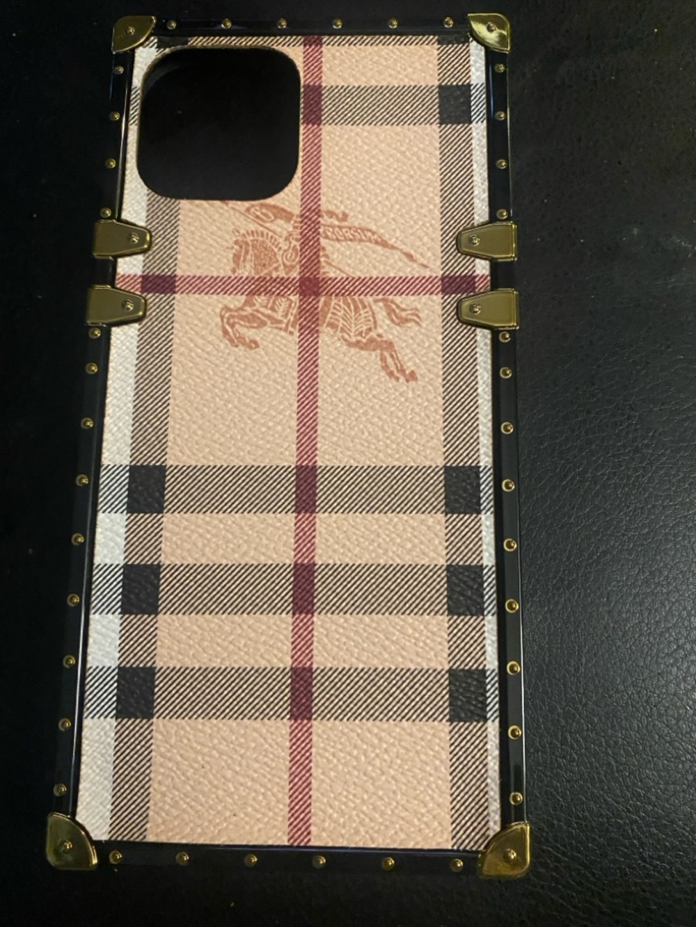 New Fashion Phone Case
Fits a 13 Pro max